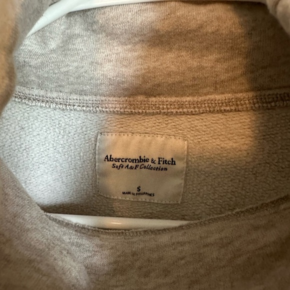 Abercrombie cropped turtleneck sweatshirt - Picture 2 of 2